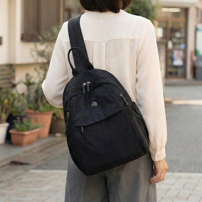 AUREMI™ 軽量マルチポケットバックパック