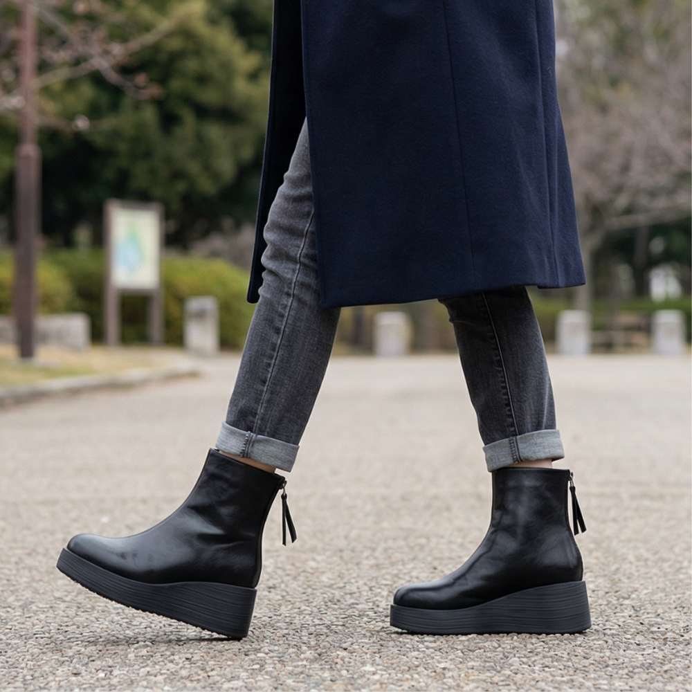 AUREMI™ ウェッジショートブーツ