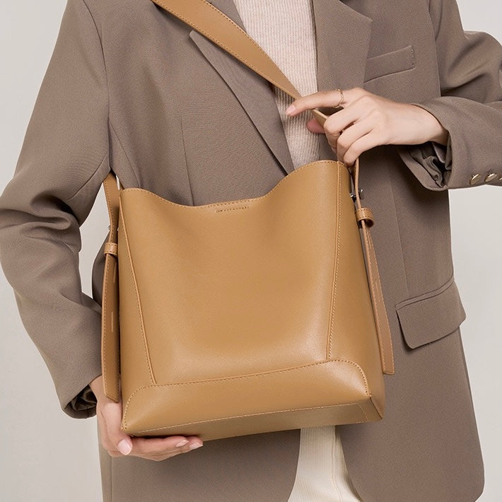 AUREMI™ 本革バケットバッグ
