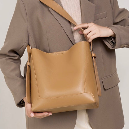 AUREMI™ 本革バケットバッグ